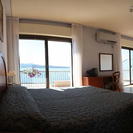 Ξενοδοχείο Albergo Miralago 3*