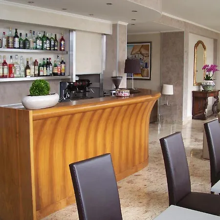 Albergo Miralago מלון