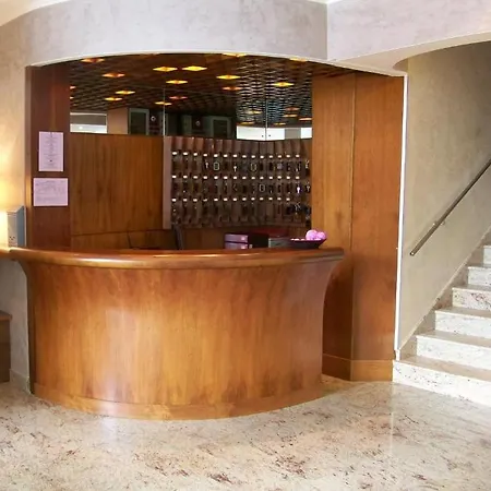 Albergo Miralago מלון 3*