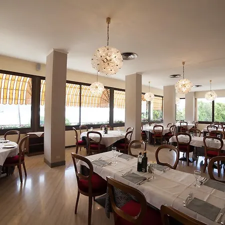 מלון Albergo Miralago ורבאניה