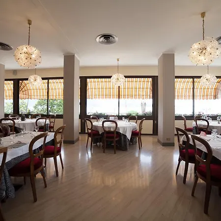 מלון Albergo Miralago