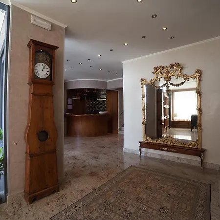 מלון Albergo Miralago