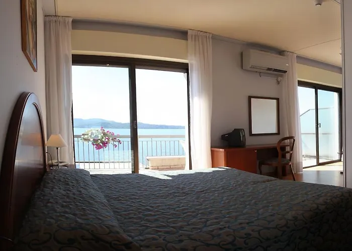 Ξενοδοχείο Albergo Miralago 3*